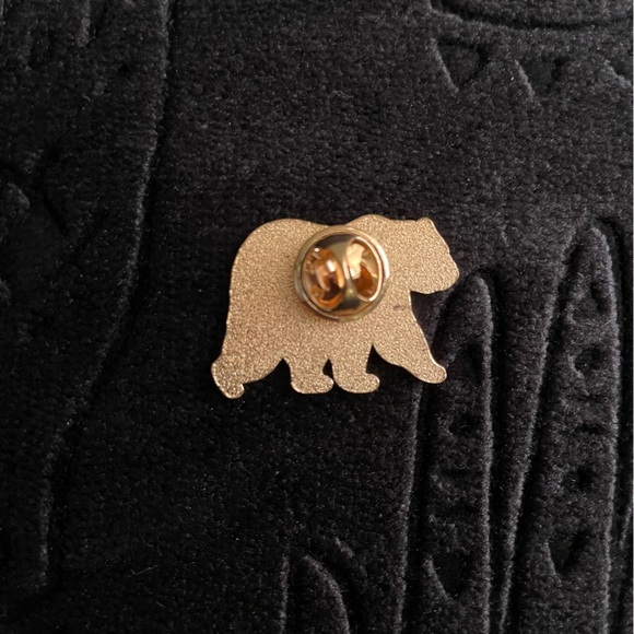 Scenic Grizzly Bear Pin (Brand New!) - Picture 6 of 7